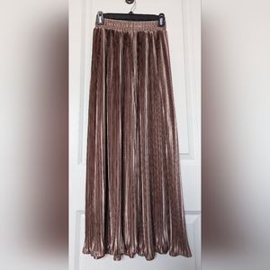 American Apparel Accordion Pleat Skirt (XS/S) in taupe color.